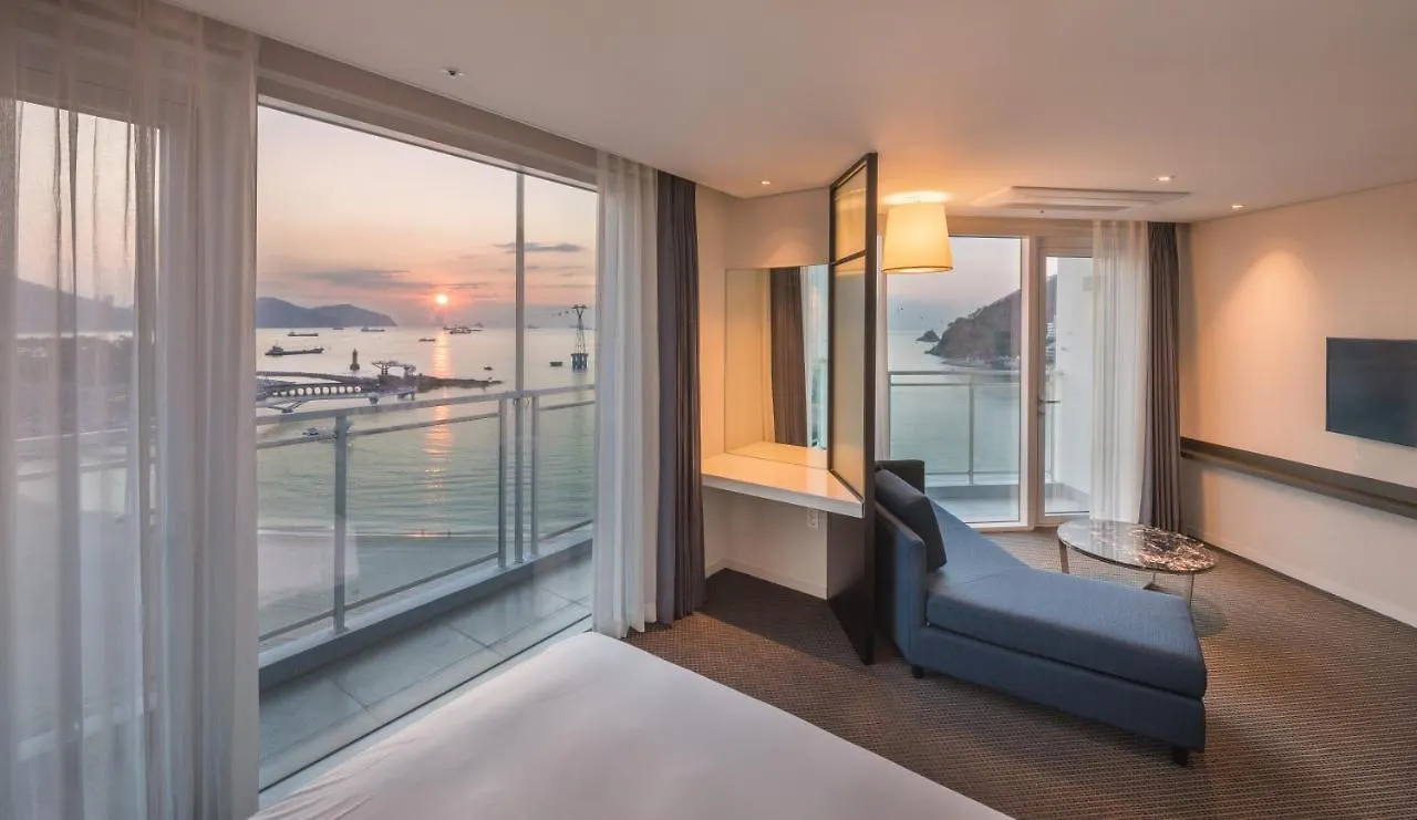 Отель Grab The Ocean Songdo Пусан
