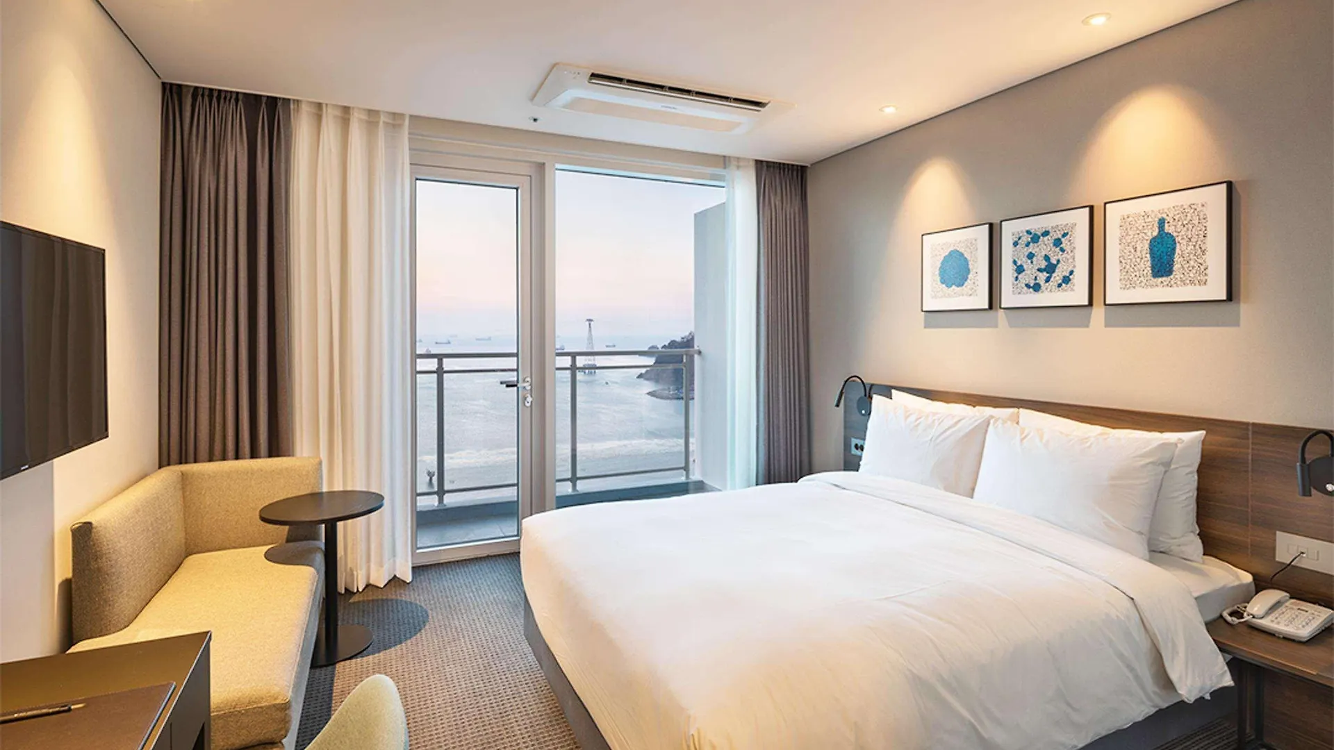 Отель Grab The Ocean Songdo Пусан